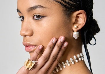 El regreso de la manicura natural levantada: todo sobre la tendencia de uñas más elegantes y pulidas